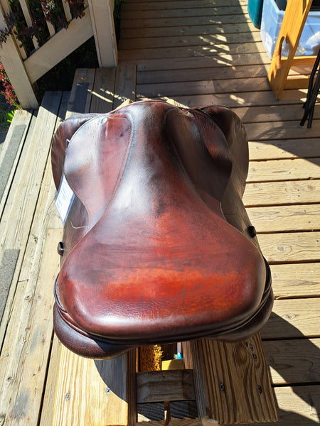 16.5" Devoucoux Biarritz Close Contact Saddle