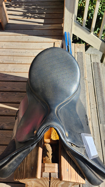 16.5" Wintec All purpose English Saddle