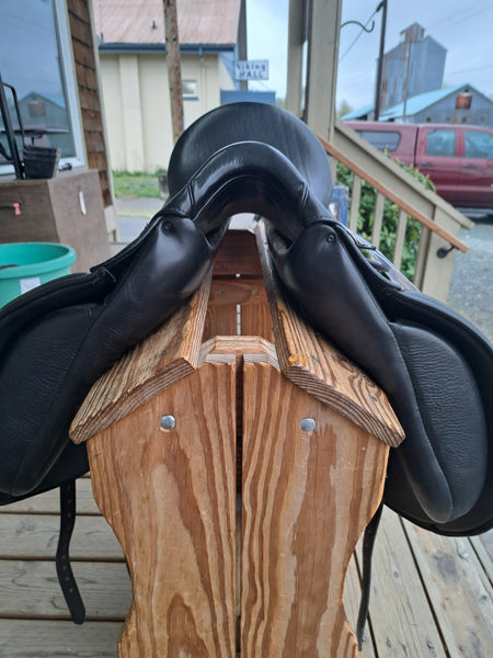 17.5" Stubben 1894 Dressage Saddle