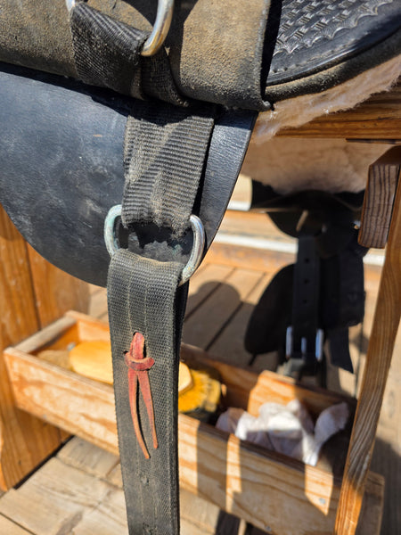 17" Hilason Treeless Barrel Racing Saddle