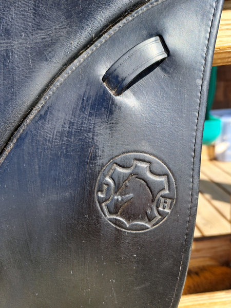 17" Hennig Dressage Saddle