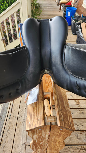 17.5" Tekna S Line Dressage Saddle
