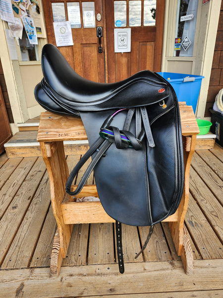 18" Kent & Masters MDM Dressage