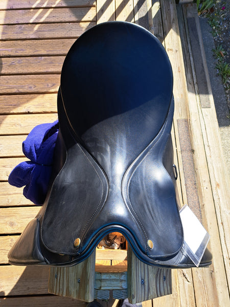 17.5" Bates Caprilli Dressage Saddle
