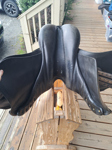 17.5" Crosby Olympia Jump Saddle