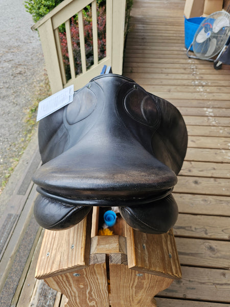 17.5" Stubben Scandica Dressage Saddle