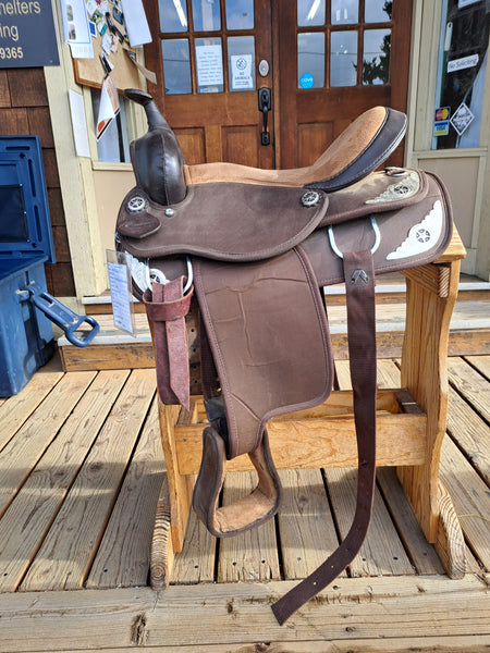 16" Synthetic Western Trail Saddle