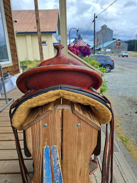 15" Crates Round Skirt Trail Saddle