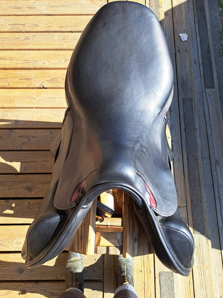 18" Stubben Phantom Jumping Saddle