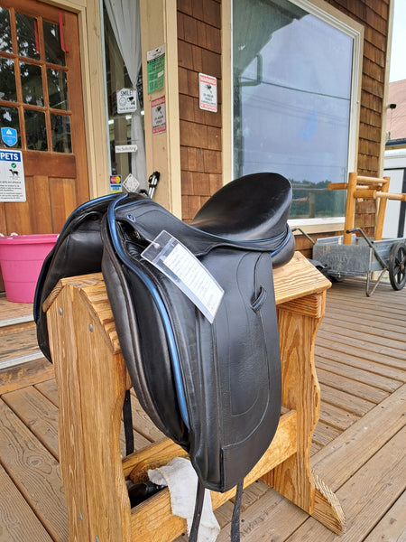 17.5" Hastilow & Sons Bambaugh Dressage Saddle