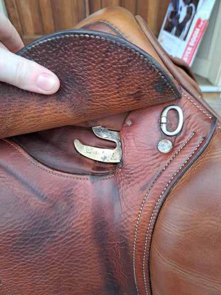 17.5" Antares Close Contact Jump Saddle