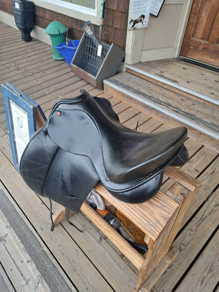 18" Albion SLK Dressage Saddle
