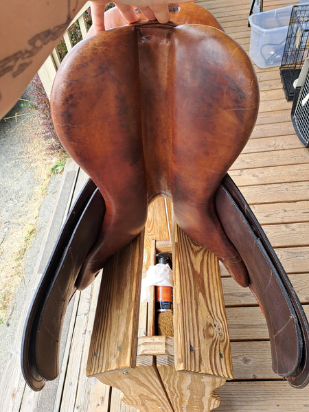 17.5" M. Toulouse Close Contact Jumping Saddle