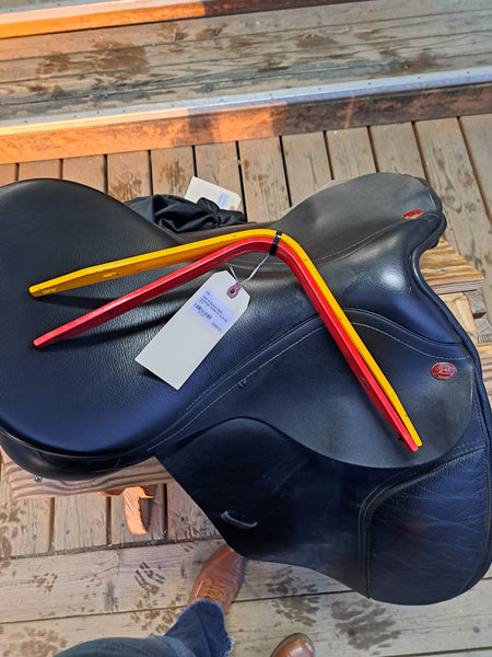 17.5" Kent and Master Original Dressage saddle