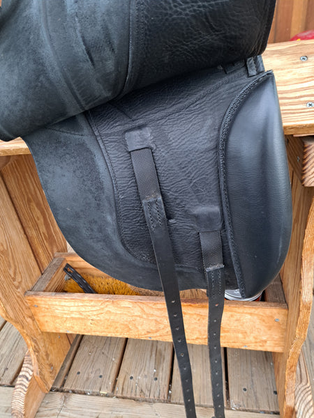 Ansur Classic Dressage Saddle
