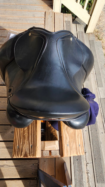 17" Schleese Heike Kemmer Dressage Saddle