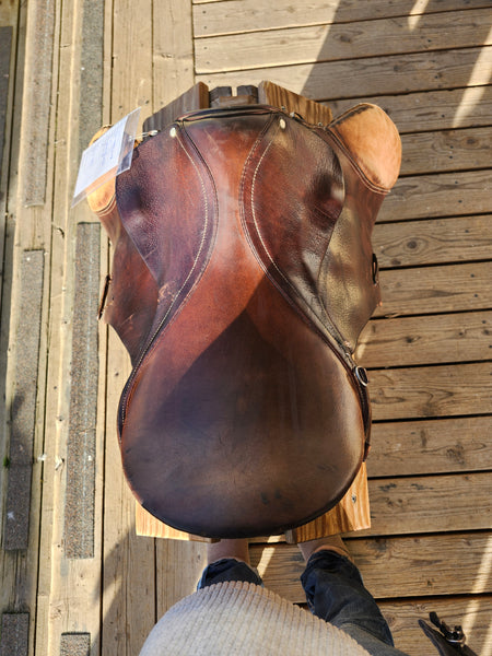 18" Cortina Close Contact Jump Saddle