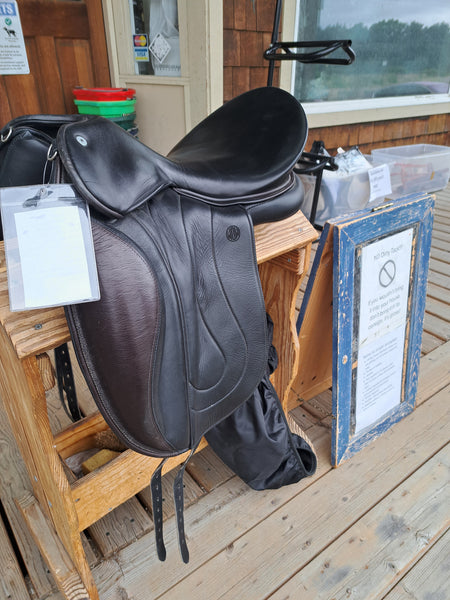 18" WOW Dressage Saddle