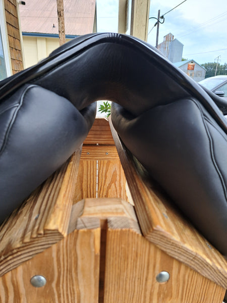 17.5" Connect Diable SB Dressage Saddle