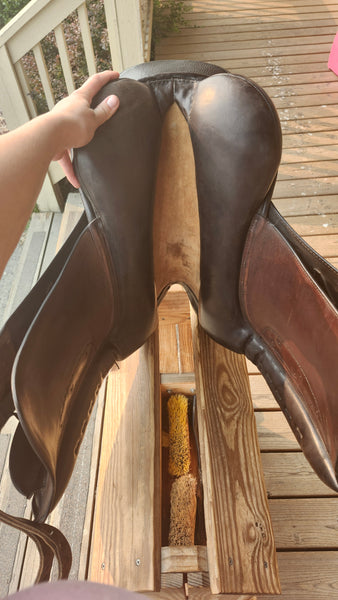 18" Jocken Hennig Dressage Saddle
