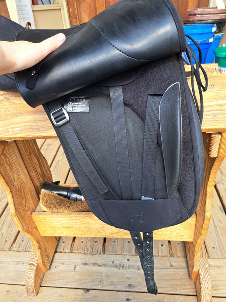 16.5" Wintec Pro Dressage Saddle