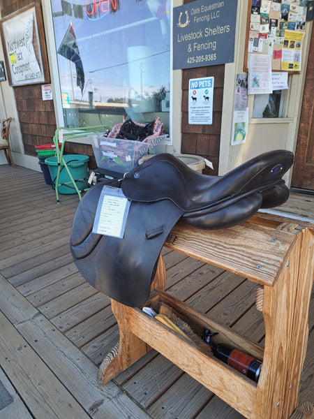 17" Hastilow & Sons Concept Jump Saddle
