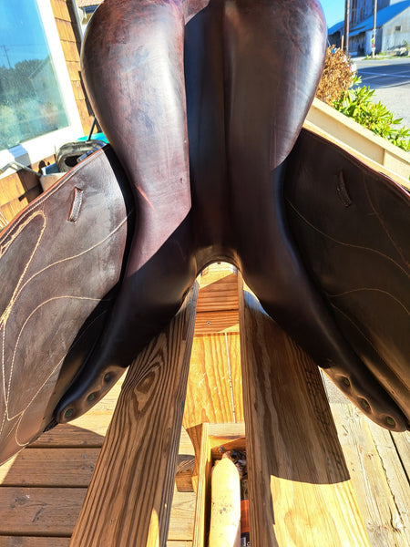 17" Devououx Chiberta Monoflap Jumping Saddle