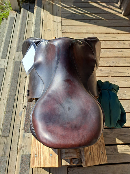 17.5" Devoucoux Socoa Jump Saddle