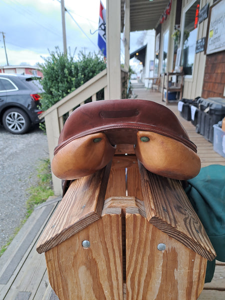 17.5" Devoucoux Oldara Jumping Saddle