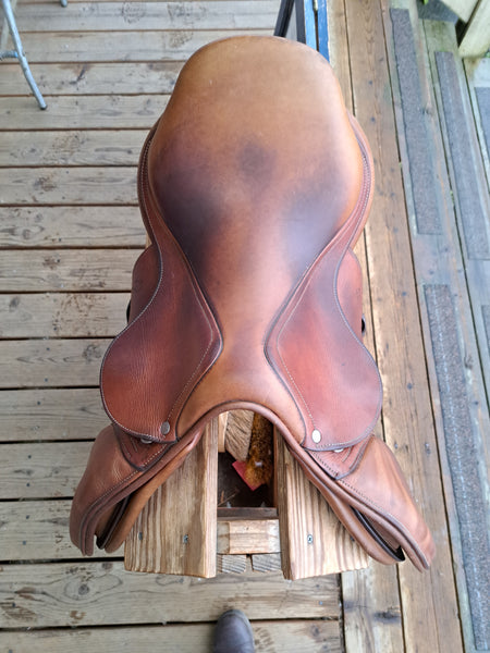 17.5" Antares Close Contact Jump Saddle