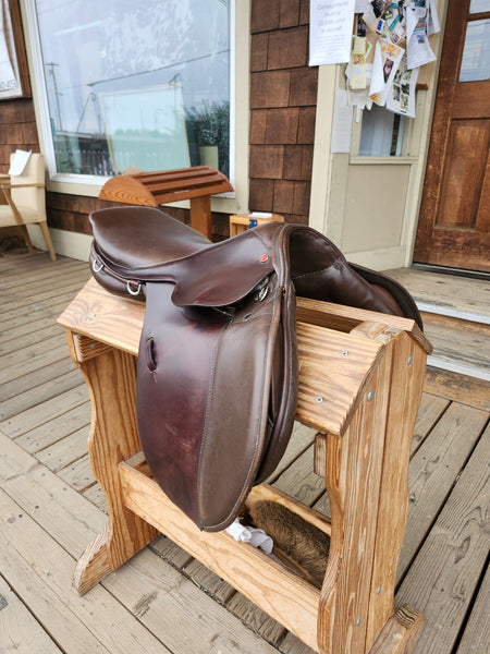 16" Courbette Primus Close Contact Saddle