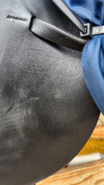 17.5" Albion Kontrol Close Contact Jump Saddle