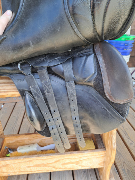 17.5" Kent & Masters MJJ S-Series Jumping Saddle