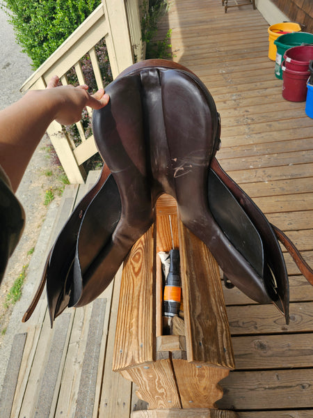17" Courbette Futura XL All Purpose Saddle