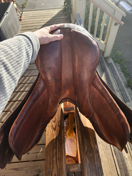 18" Cortina Close Contact Jump Saddle