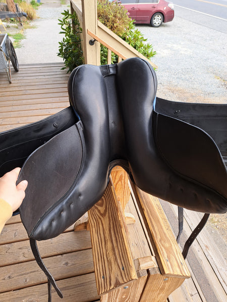 17.5" Hastilow & Sons Bambaugh Dressage Saddle
