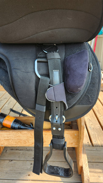 Tough 1 Soft saddle with stirups and pad