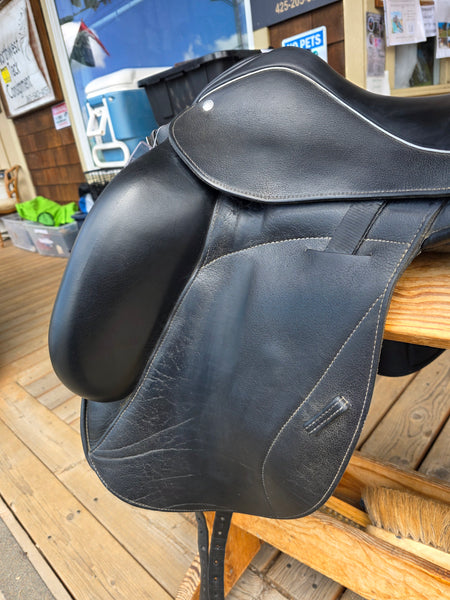 17.5" Custom Saddlery Icon Flight Monoflap Dressage Saddle