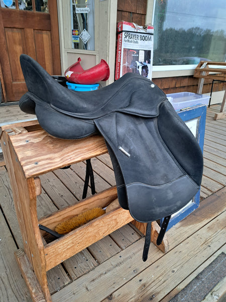 18" Wintec Pro Contourbloc Dressage Saddle