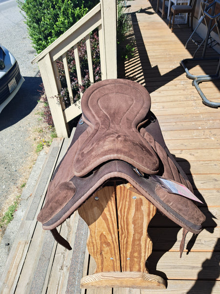 17" English Treeless Saddle