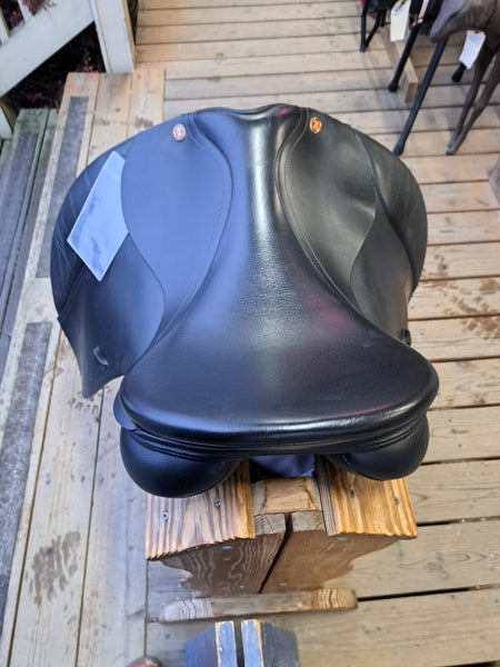 17.5 Kent and Masters Original Dressage saddle