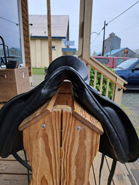 17.5" Stubben Scandica D.L. Extra Dressage Saddle