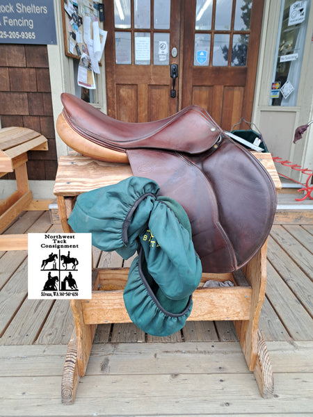 17.5" Devoucoux Oldara Jumping Saddle