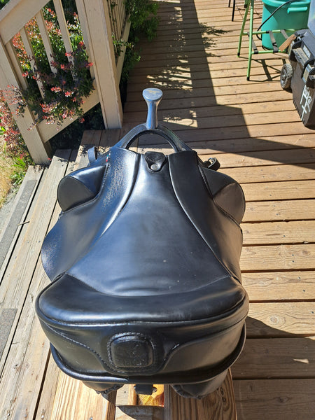 Ghost Quilty Treeless Saddle