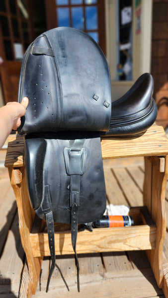 18" Prestige D1 Dressage Saddle