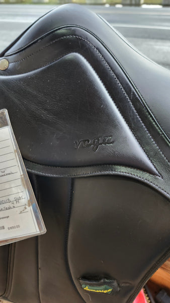 17" Amerigo Vega Dressage Saddle