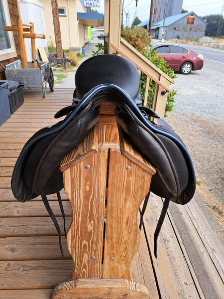 17.5" Hastilow & Sons Bambaugh Dressage Saddle
