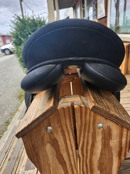 ON TRIAL 17.5" Wintec Pro Dressge Saddle