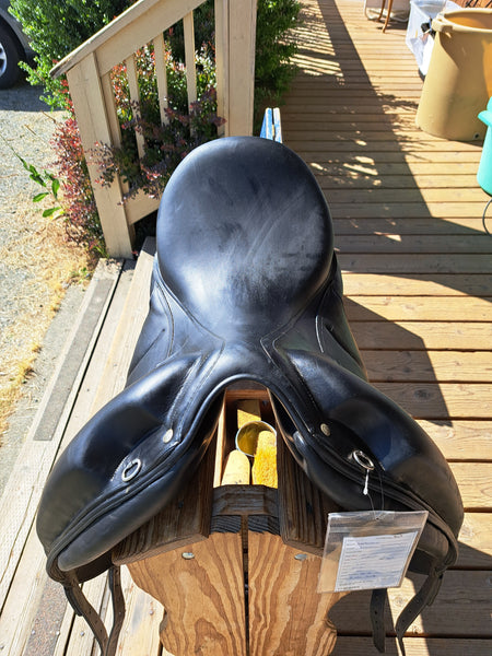 18" Devoucoux Mendia Monoflap Dressage Saddle