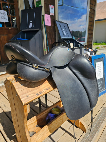 17.5" Hulsebos WB4 Dressage Saddle